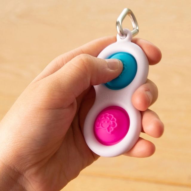 Sensorinis žaislas - raktų pakabukas ,,Simpl Dimpl